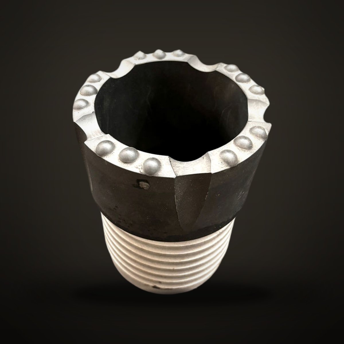 Casing crown / drilling bit Ø140 x 133, 3-start conical lh., round buttons
